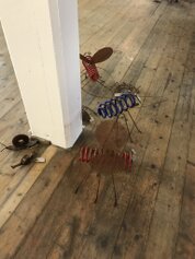 Ausstellung ArtFestival im Zeughaus Areal Uster, der Kunstgruppe LokalKunst. Ausstellungsobjekte aus Metall, Alteisen, von Nadia Onorato